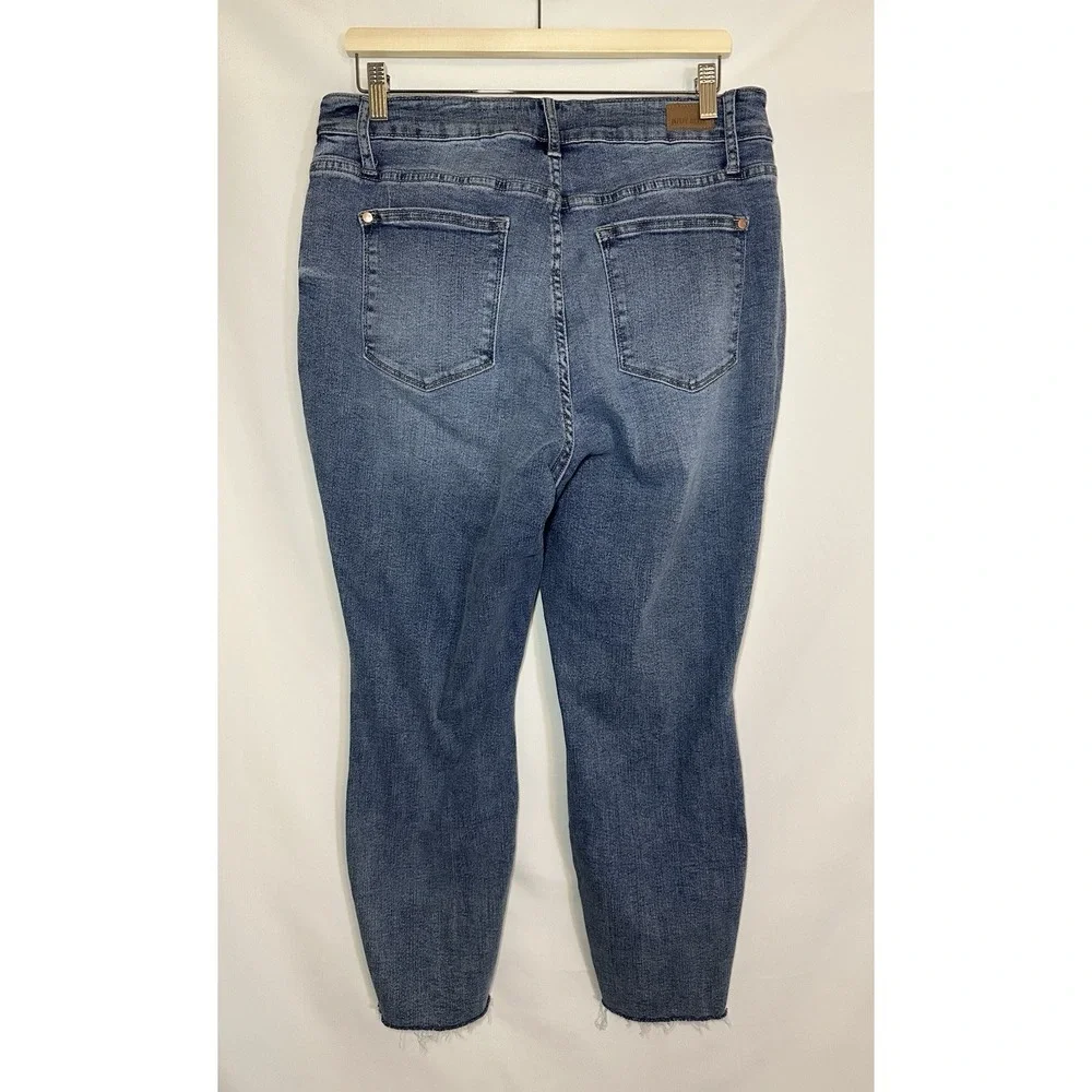 JUDY BLUE Women's Plus‎ Size 16W Blue Jeans Relaxed Fit Raw Hem Stretch Denim